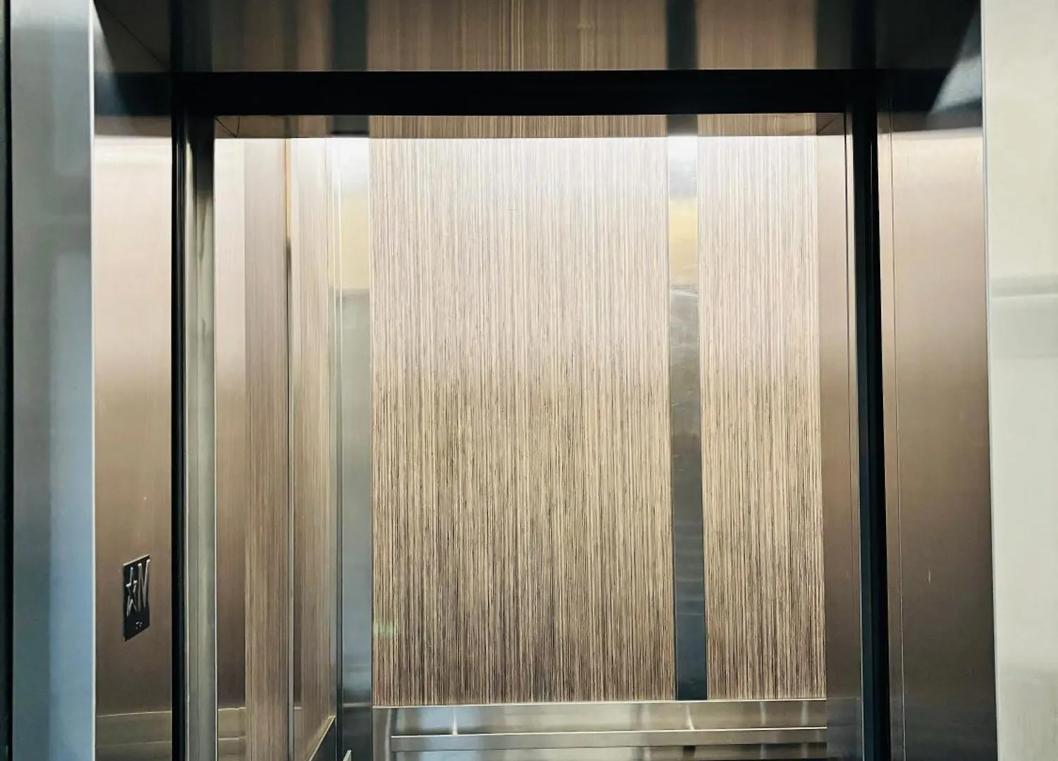 アパート 6Th Floor 2 Bedroom Condo With Parking カルガリー