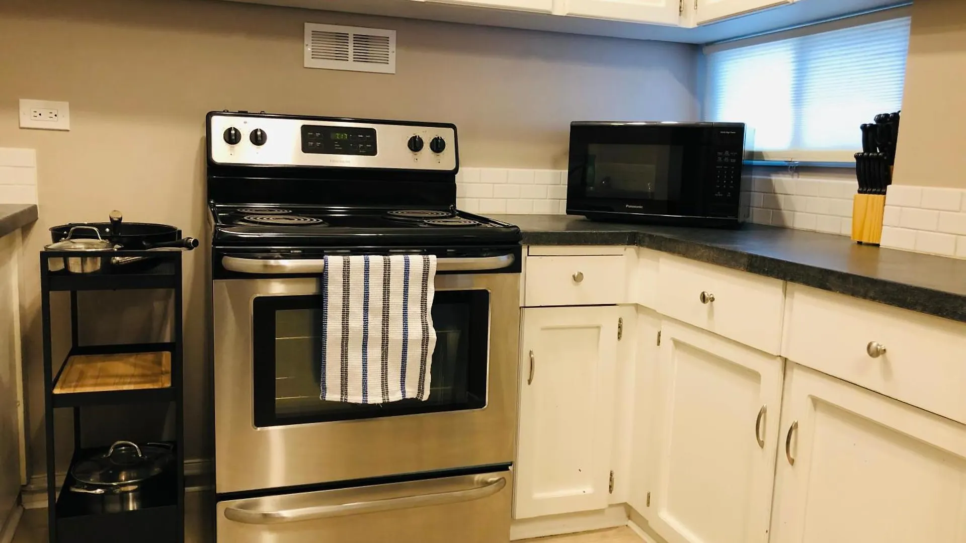 Apartment 6Th Floor 2 Bedroom Condo With Parking Calgary